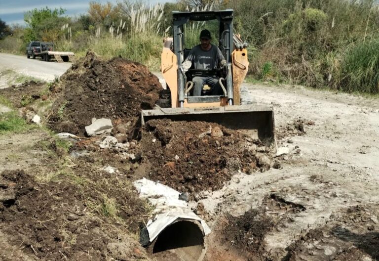 Piedras Blancas | El Municipio trabaja en el mejoramiento de los caminos rurales