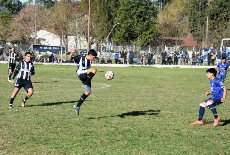 Tuyango visita a Sarmiento de Crespo por los octavos de final del Paraná Campaña