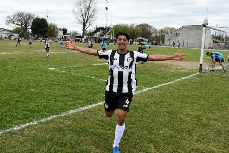 Tuyango visita a Sarmiento de Crespo por los octavos de final del Paraná Campaña