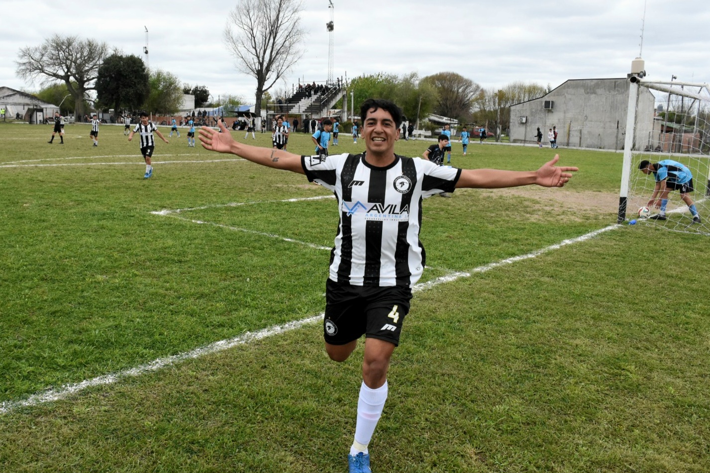 Tuyango visita a Sarmiento de Crespo por los octavos de final del Paraná Campaña