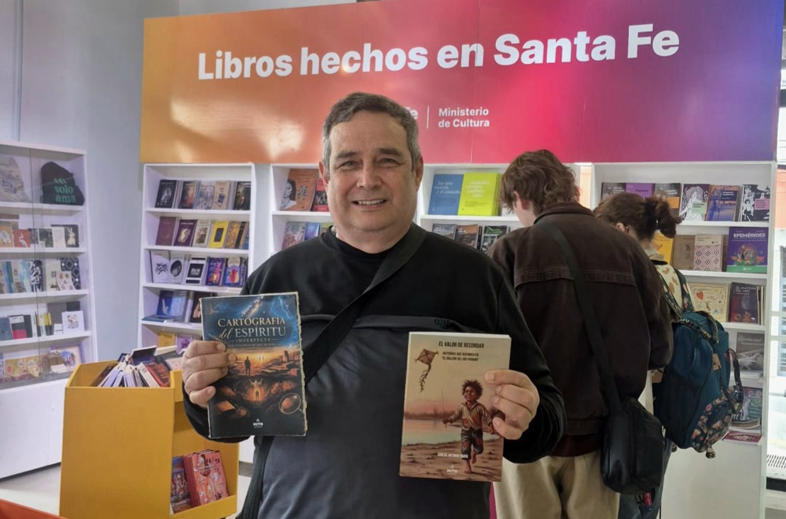 Rosario | Carlos Yauck presentó su libro «El Valor de Recordar» y anunció su nueva obra literaria